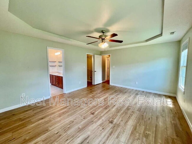 Building Photo - 460 Derby Ln