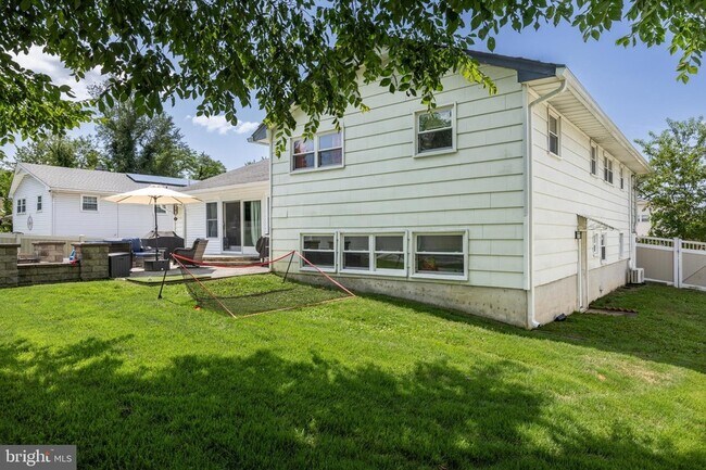 Building Photo - 1022 Haral Pl