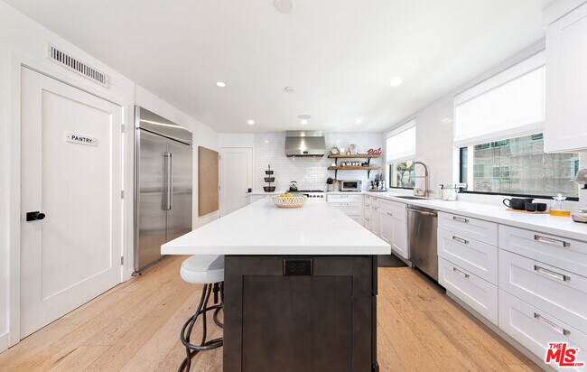 Building Photo - 5317 Pacific Ave