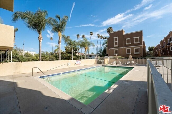 Building Photo - 4100 Wilshire Blvd