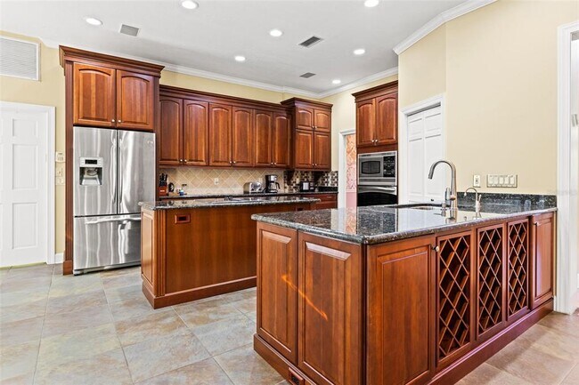 Building Photo - 6445 Renwick Cir