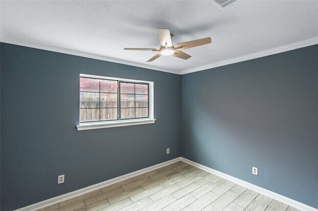 Building Photo - 12906 Southspring Dr