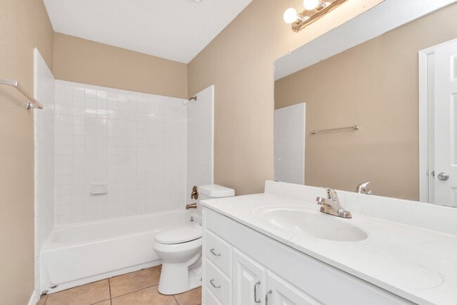 Building Photo - 15616 Weldon Dr