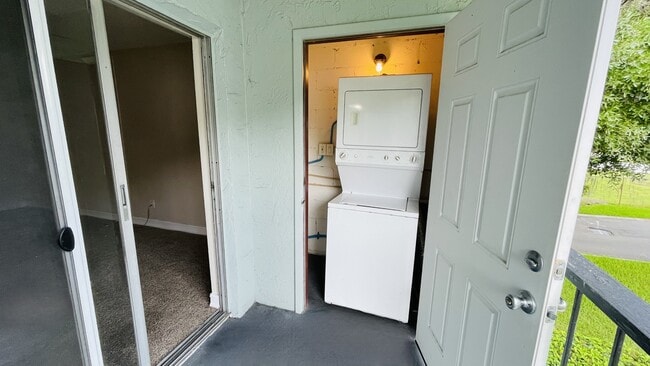 Building Photo - 2860 Somerset Park Dr