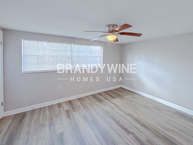 Building Photo - 6135 Seabreeze Dr