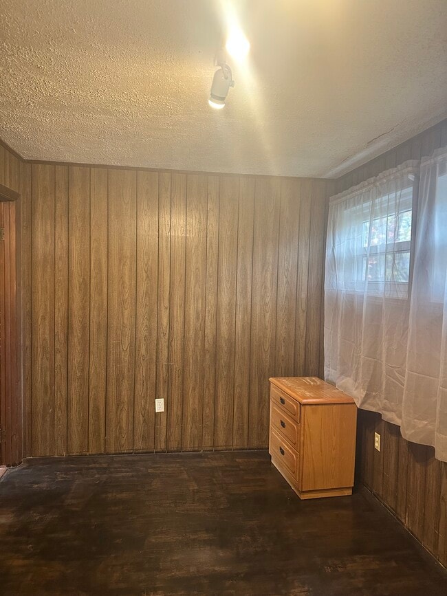 Building Photo - 2631 Tatham Rd