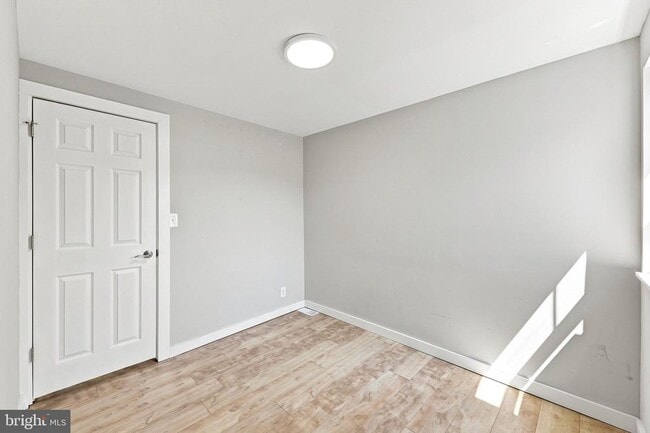 Building Photo - 2307 N Mascher St