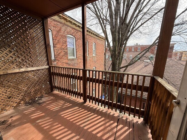 Building Photo - 221 Shurtleff St