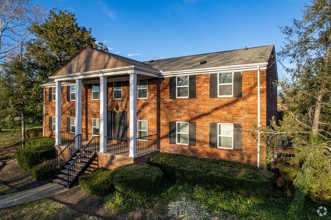 Building Photo - Windsor Court Apartments