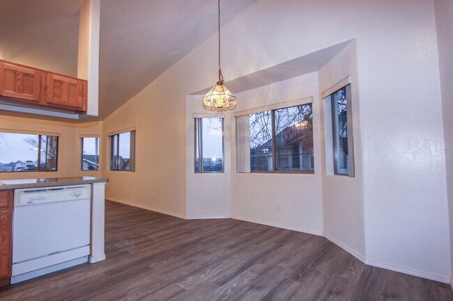 Building Photo - 4531 N Spring Dr