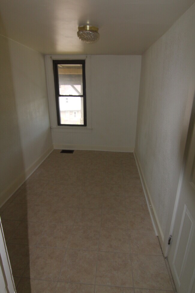Building Photo - 448 5th St
