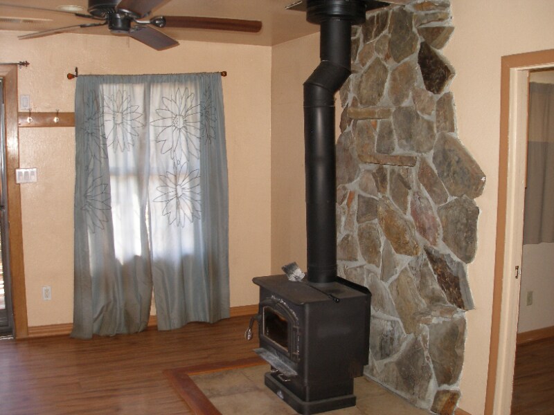 Building Photo - 106 Coates Ave