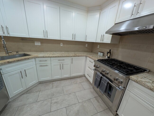 Building Photo - 20400 Summercrest Dr