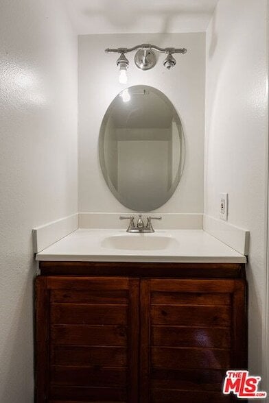 Building Photo - 1805 S Barrington Ave