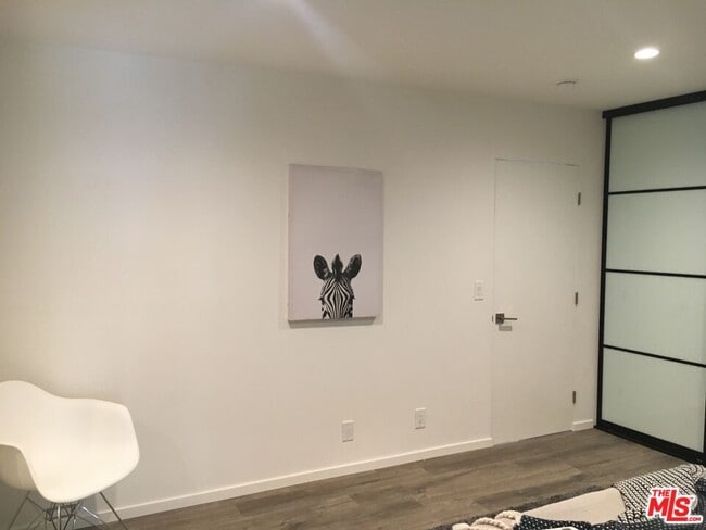 Building Photo - 516 N San Vicente Blvd