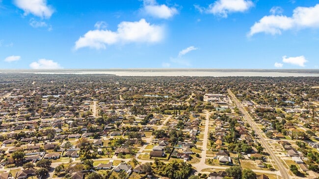 Building Photo - 820 Westbrook Terrace