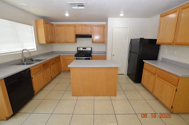 Building Photo - 1259 S Sweet Orange St