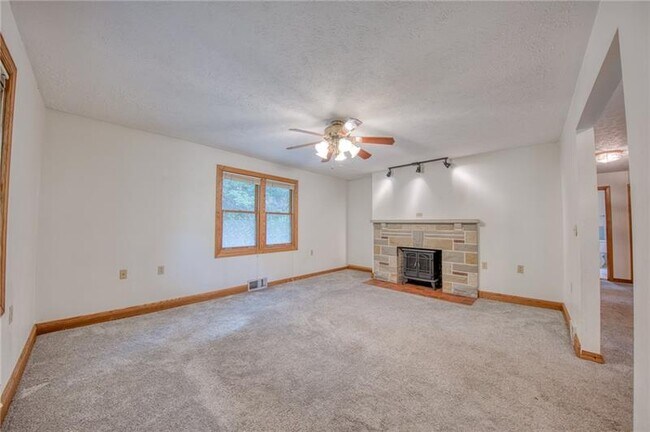Building Photo - 4465 Mt Troy Rd Ext