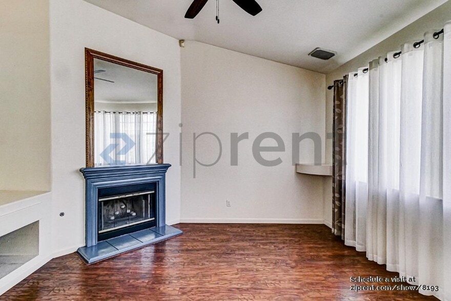 Building Photo - 1833 Rail St