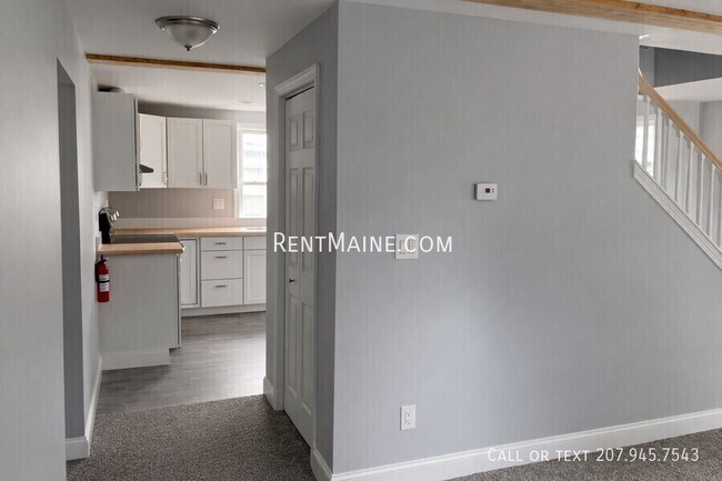 Building Photo - 492 Main St