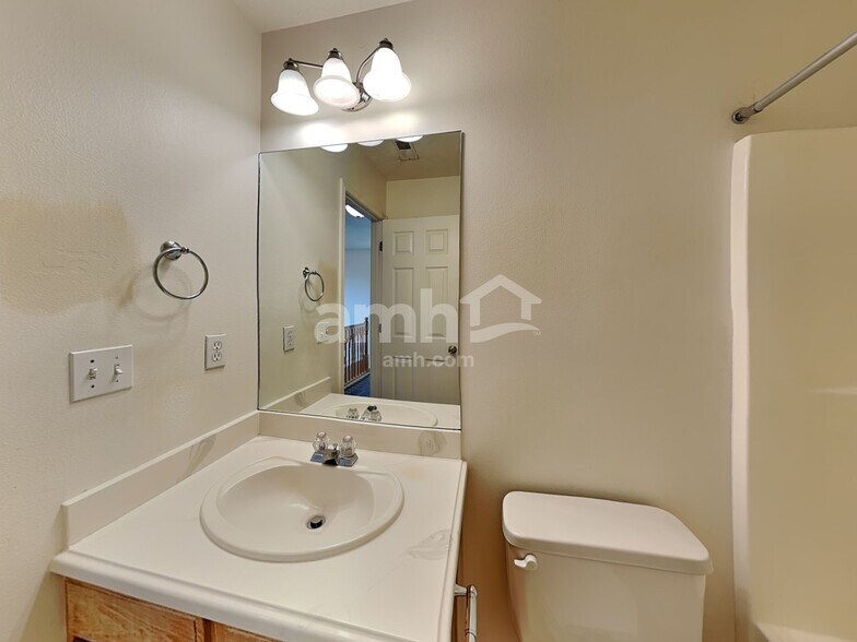 Building Photo - 10766 N Cypress