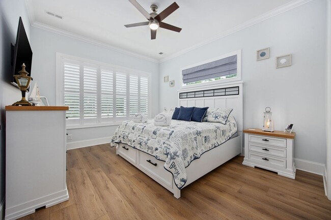 Building Photo - All Inclusive Seasonal Rental in the Beaut...