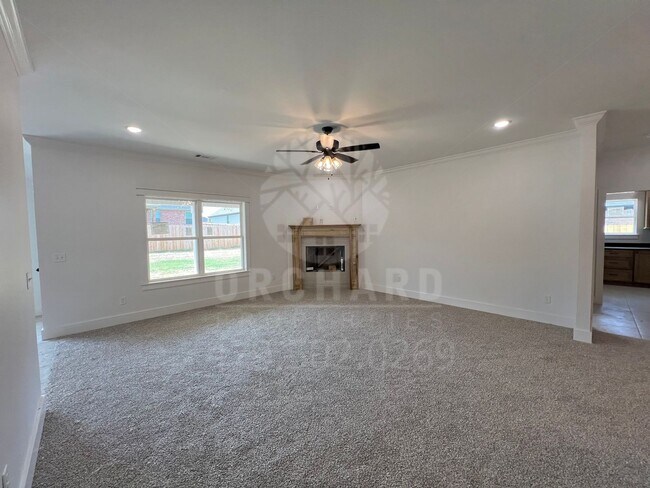 Building Photo - 1021 Silver Birch St