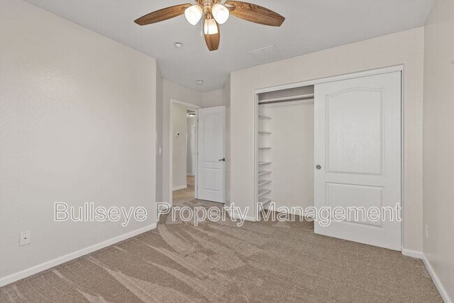 Building Photo - 1712 S Martingale Rd