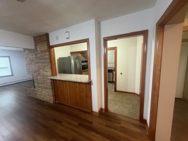 Building Photo - 549 Forest Rd