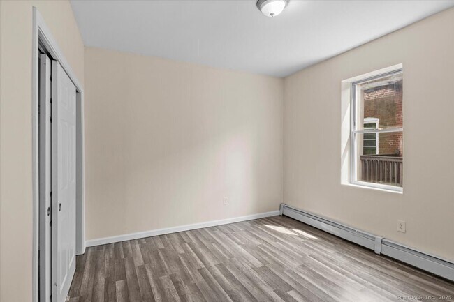 Building Photo - 204 Magnolia St