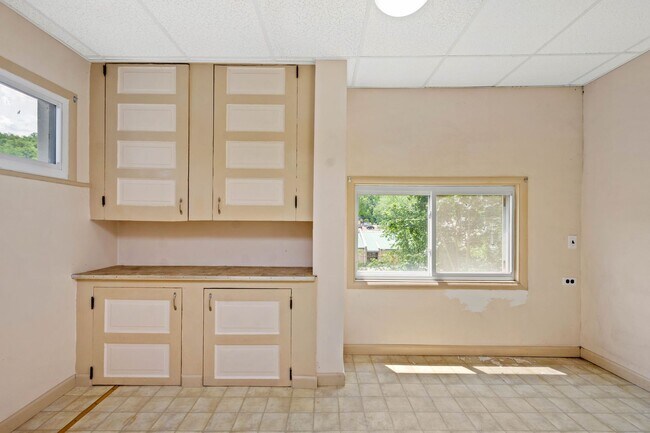 Building Photo - 133 Glenmore Ave