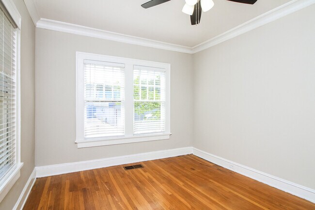Building Photo - 305 E Ponce de Leon Ave