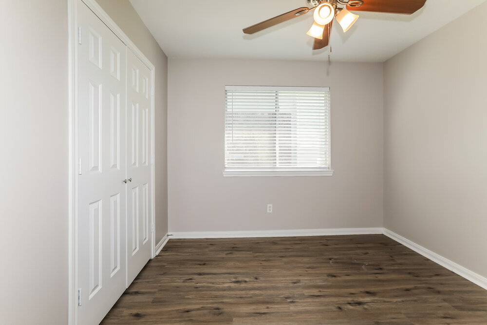Building Photo - 311 Lake View Dr