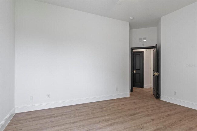 Building Photo - 445 Riverfront Dr
