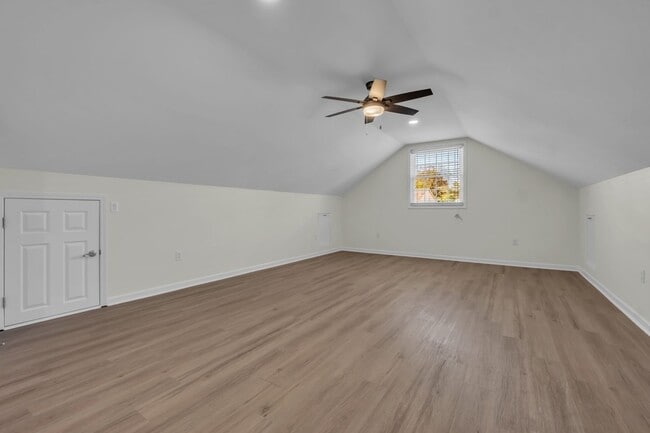 Building Photo - 129 Vintage Cir