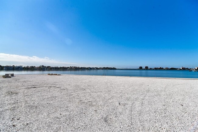 Building Photo - 4900 Brittany Dr S