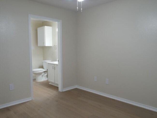 Building Photo - Solms 1 Bed | 1 Bath 670 Sq. Ft.