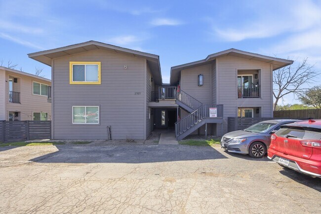 Building Photo - Central One Bedroom close to Downtown