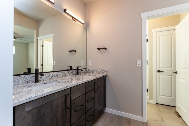 Building Photo - BEAUTIFUL MIDTOWN COLLECTION at PATHWAYS H...