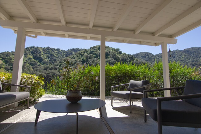 Building Photo - 1310 J Lee Cir