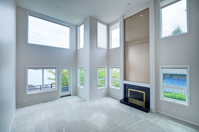 Building Photo - 4bd/3.5ba Mercer Island Home
