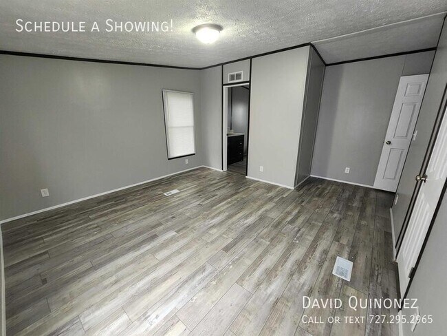 Building Photo - 4614 E Old Trail Rd