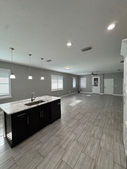 Building Photo - 6412 S Adelia Ave