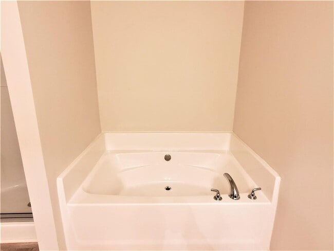 Building Photo - 349 Turtle Creek Dr