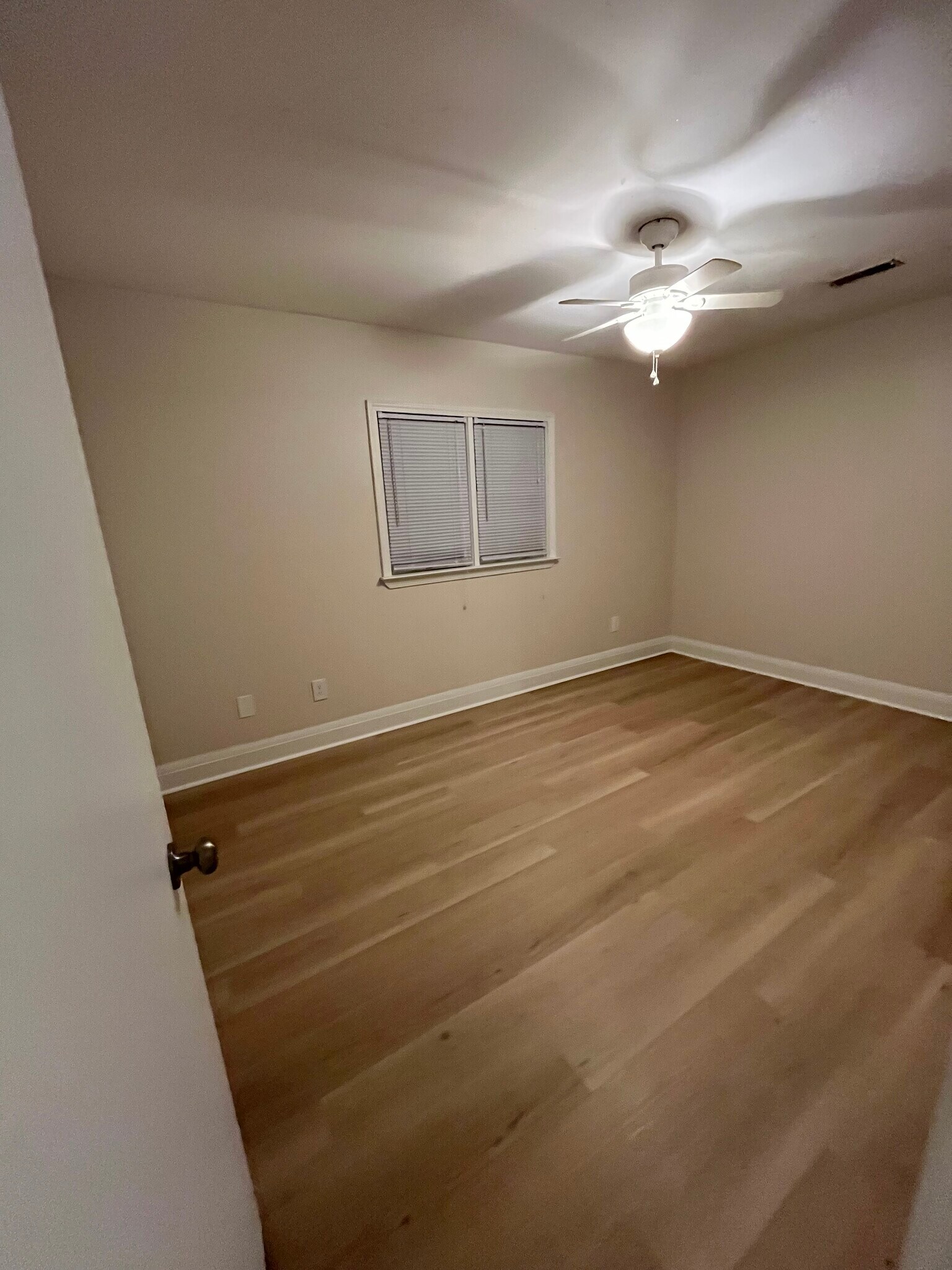 Primary bedroom - 13400 Oakwood Drive