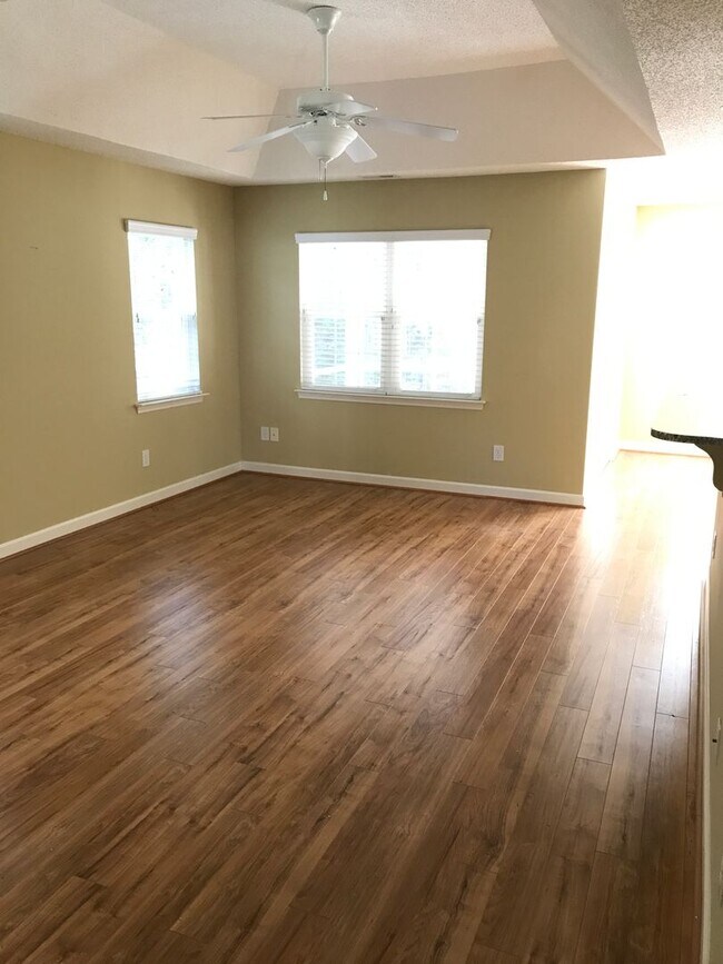 Building Photo - Beautiful 2 Bed/ 2 Bath Ranch in Desirable 55+ Neighborhood Located in Mooresville
