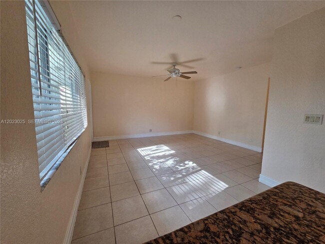 Building Photo - 1423 Holly Heights Dr