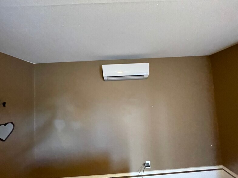 Building Photo - 160 Webber Ave