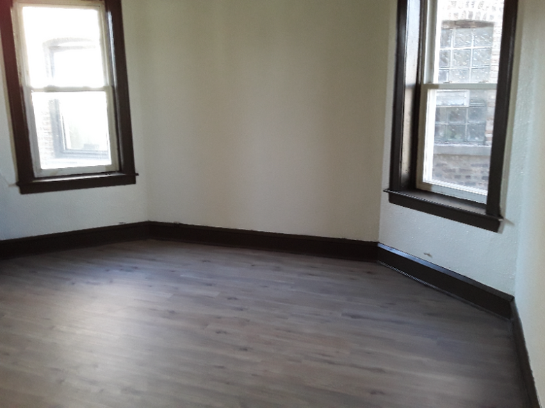Building Photo - 8205 S Throop St