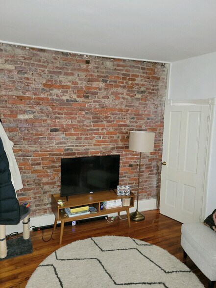 TV Wall - 745 S 4th St